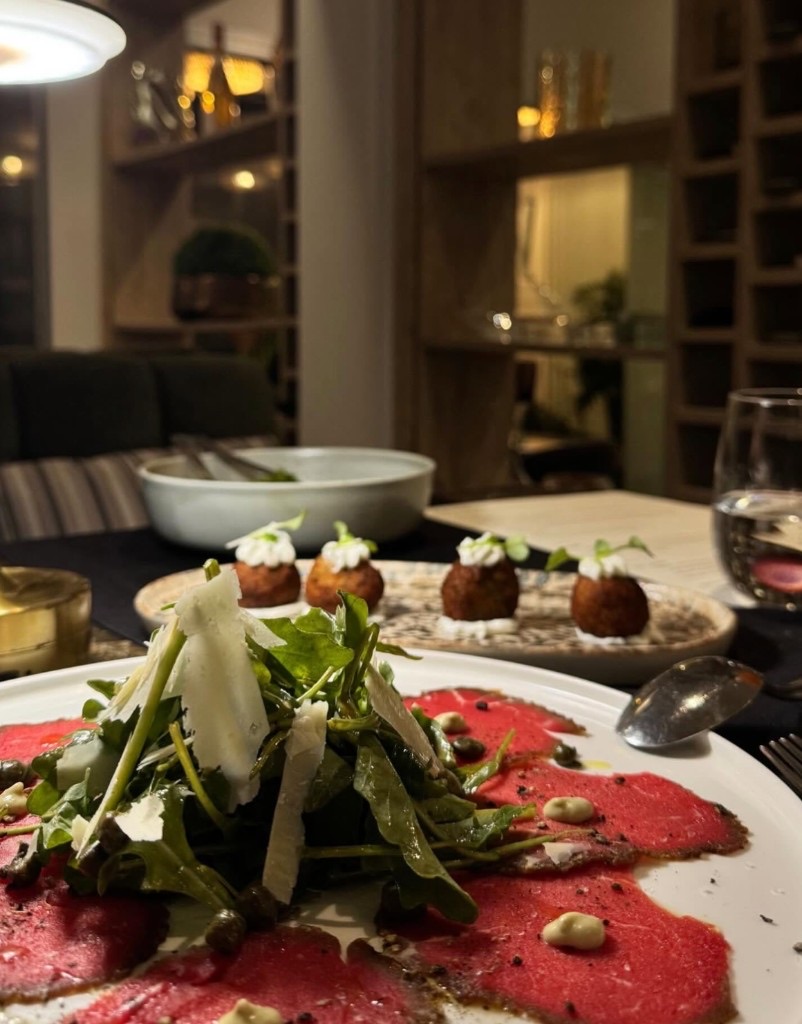 Beef carpaccio with rocket and Parmesan at Ficardo