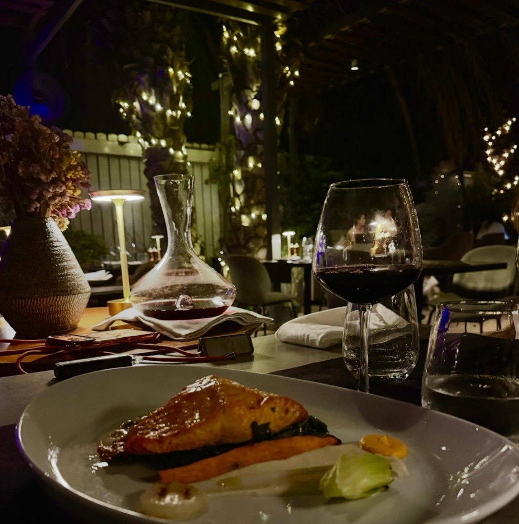 Garden dinner with wine at Ficardo